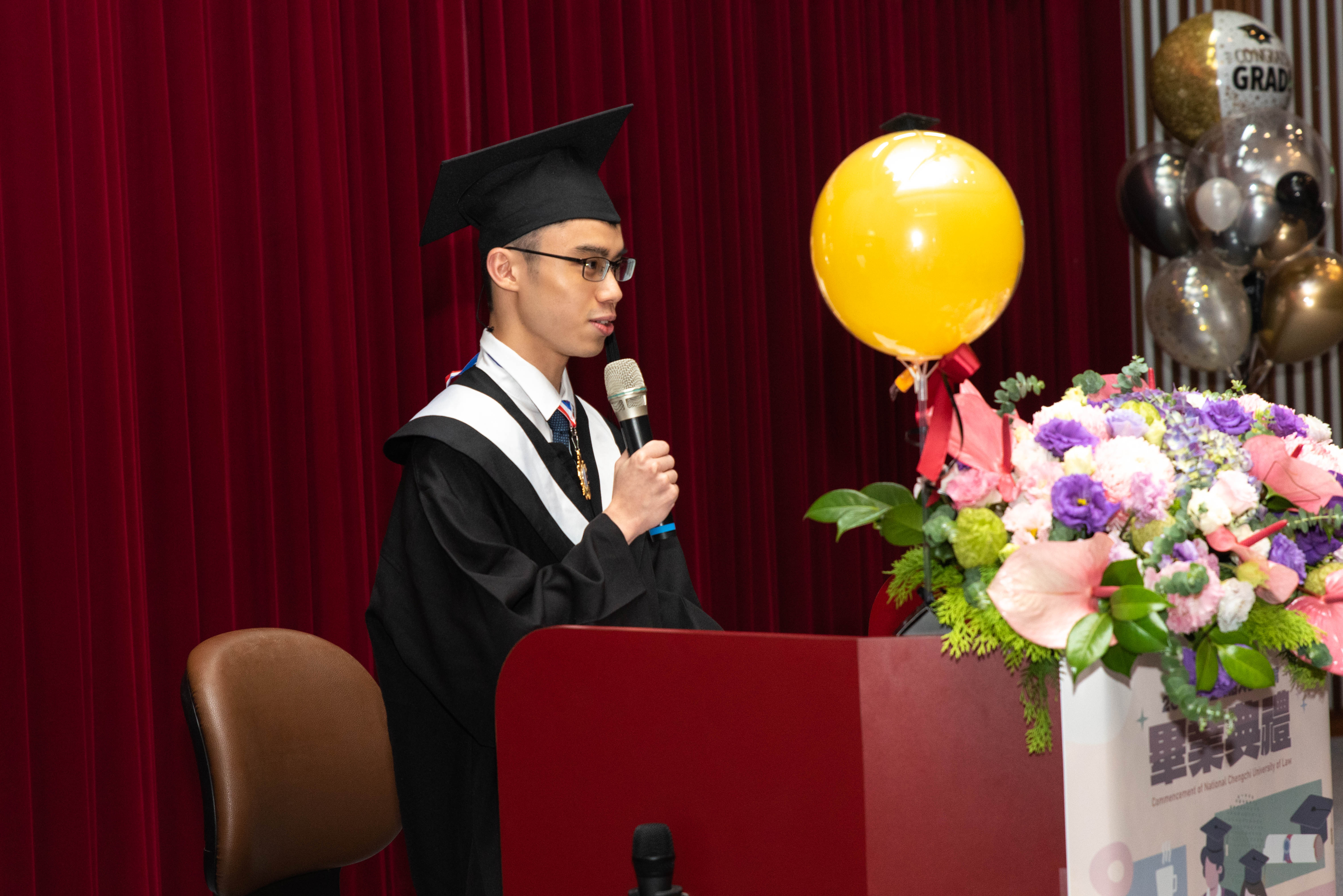 第二場畢業生代表吳幸樺致詞。