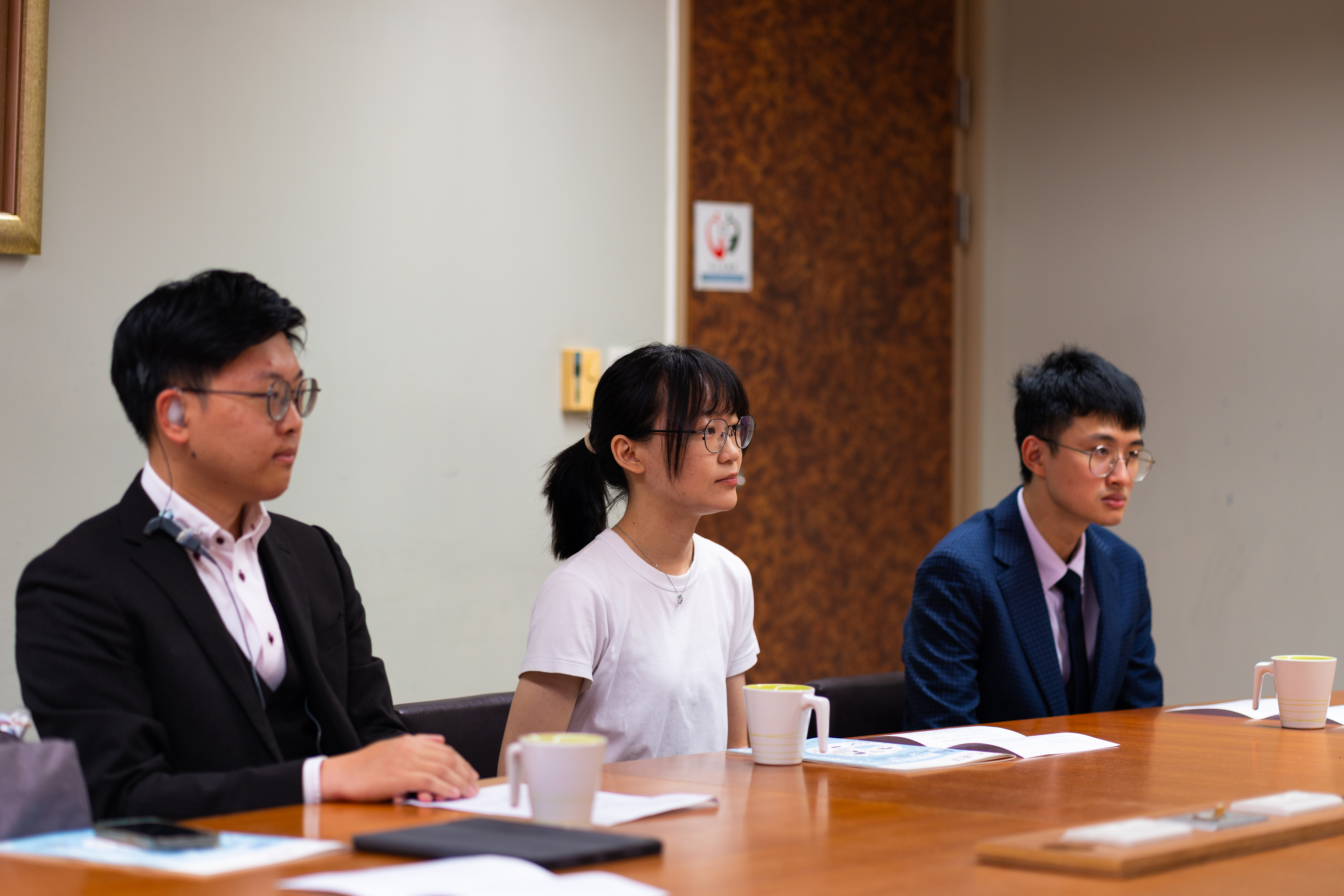 法郎團隊三位法律系同學接受院訊訪談。由左至右：王士愷、葉芊妤、黃和謙