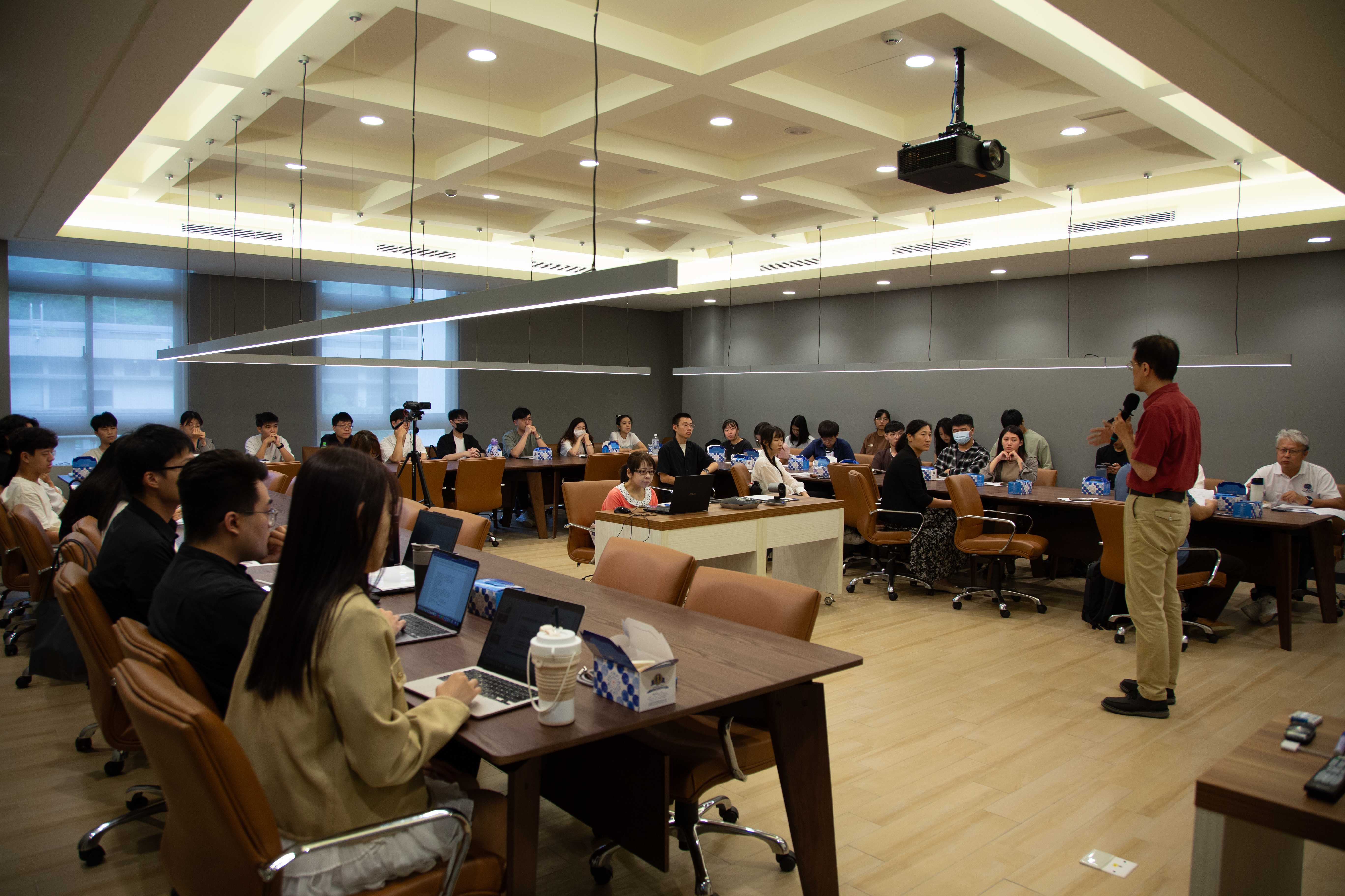 本次說明會現場及線上共六十多位同學參與，氣氛熱烈。