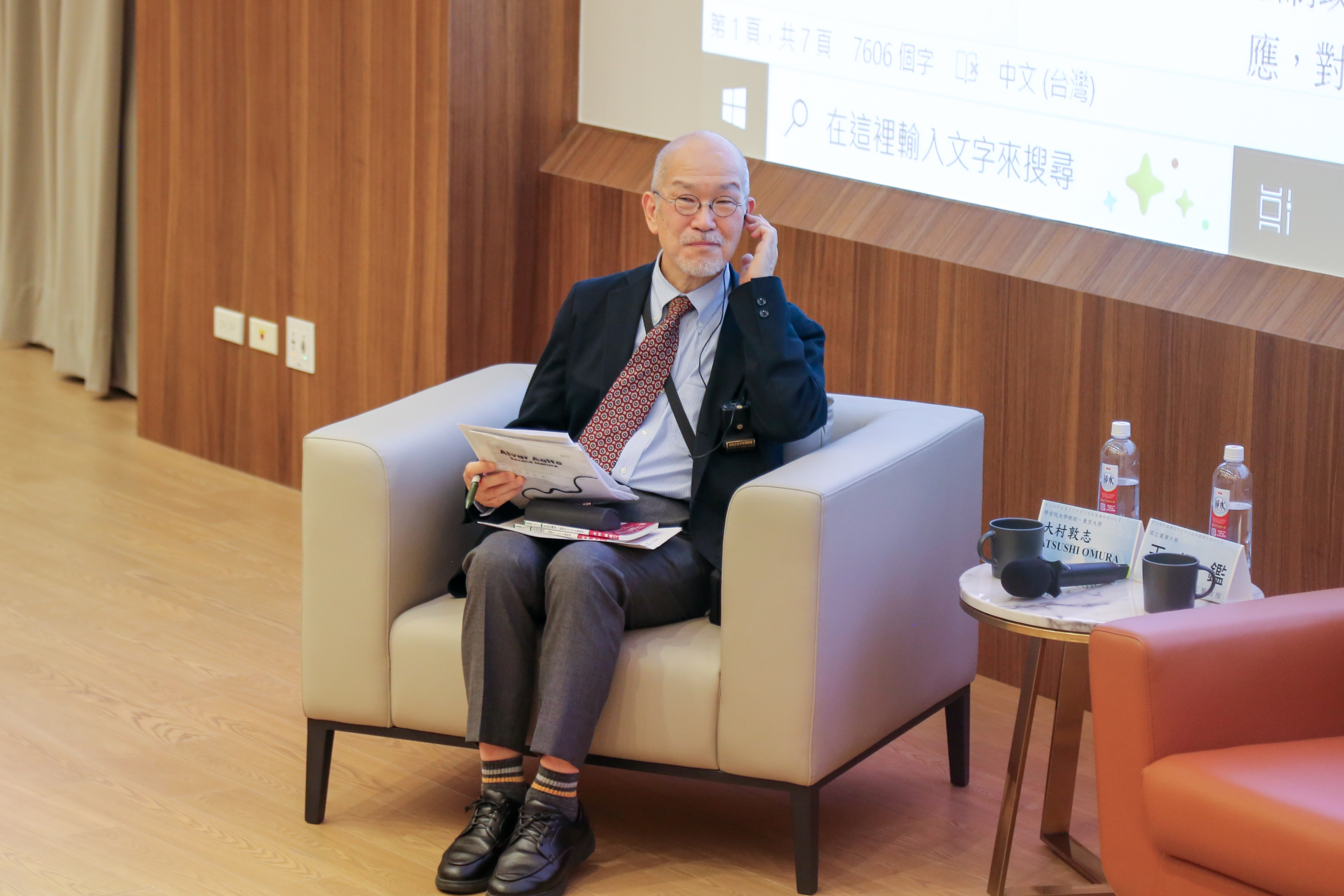 本次論壇主講人大村敦志教授。