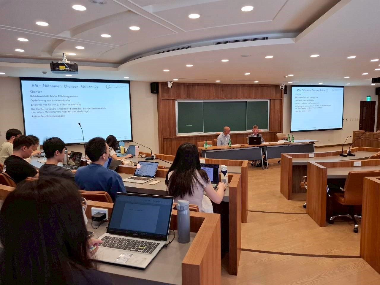 各位參與者專注聆聽Krause教授分享外國法的最新趨勢