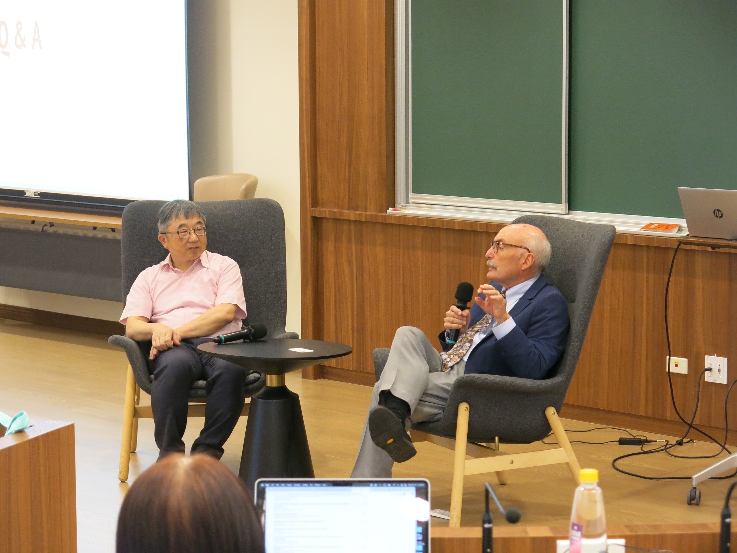 圖4_劉昭麟老師主持研討會綜合討論環節