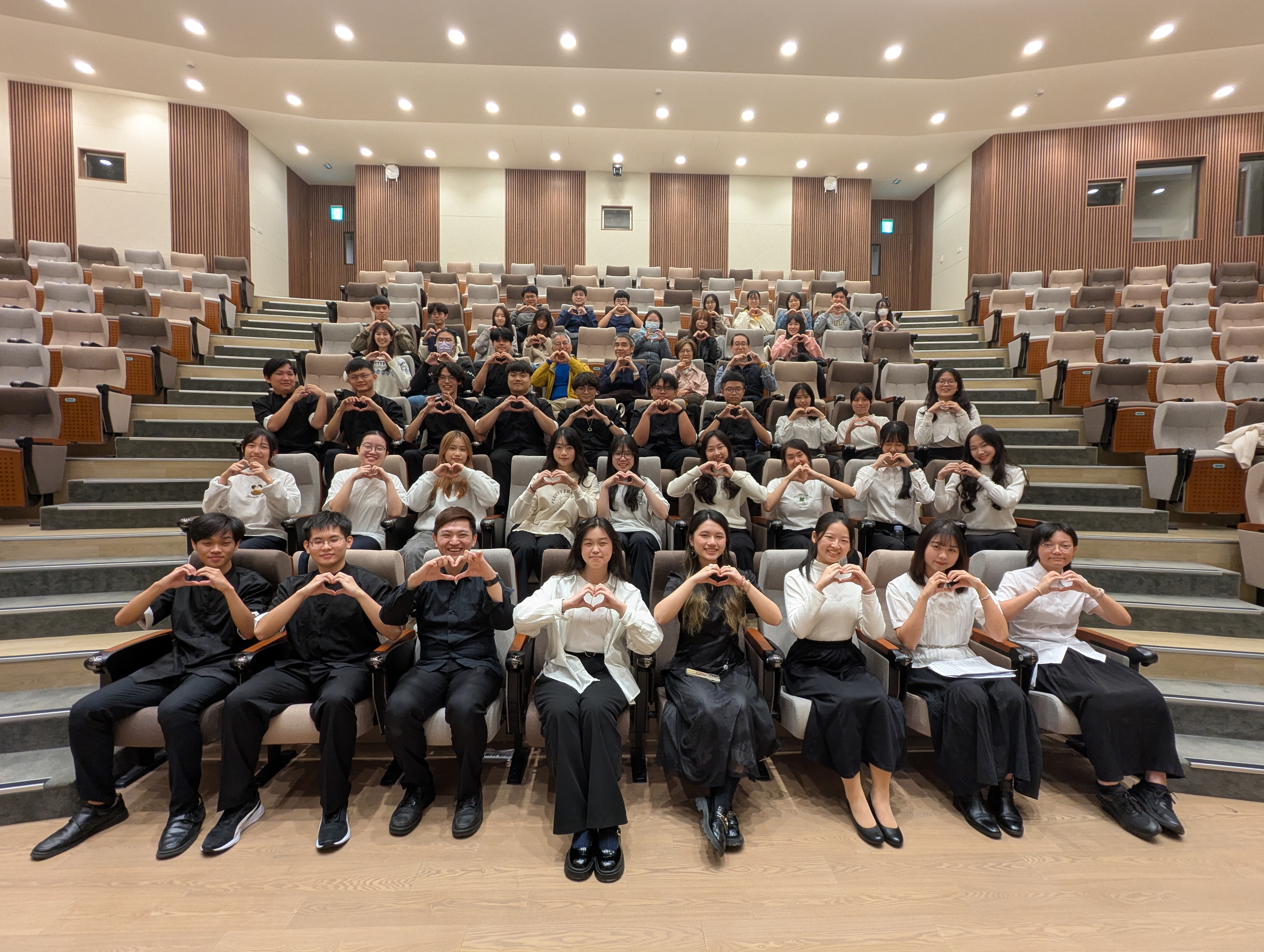 11月21日文化盃小公演合影。（攝影：林侑儒）