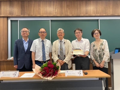 許政賢前院長、上午場主持人台北大學歷史系陳俊強老師、黃源盛老師、黃琴唐老師、吳瑾瑜院長合影 （元照出版公司提供）